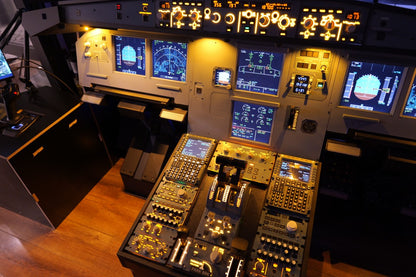 A221 A32X 1/1 Scale Joystick & Handwheel Stand