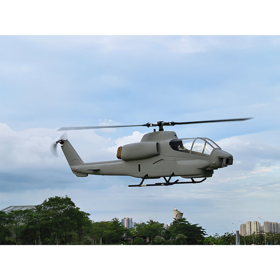 FL500 AH-1 500-Class 2.4G 6CH Scale RC Helicopter Model
