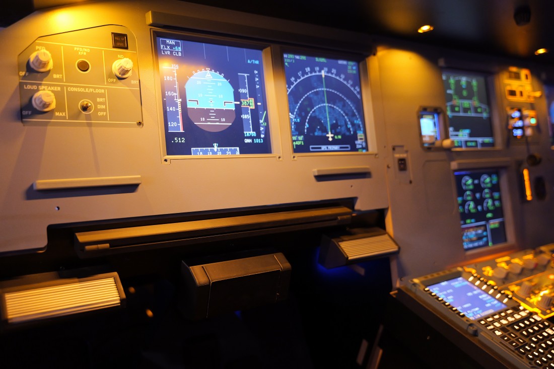 A220L A32X 1:1 Scale Wooden MIP, FCU & EFIS Stand with Glare Shield